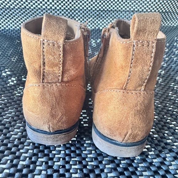 Cat & Jack Kids Tan Suede Boots - Picture 5 of 12